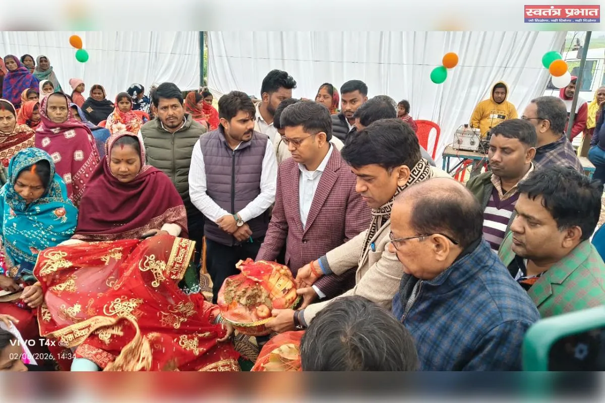 पात्र लाभार्थियों  को मिले योजनाओं का लाभ - जिलाधिकारी