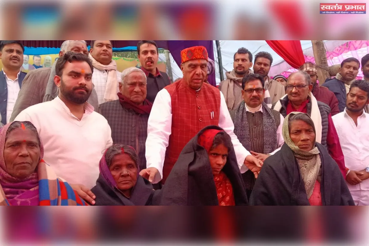 रुद्र महायज्ञ कार्यक्रम में पहुंचे सांसद जगदम्बिका पाल, जरूरतमंदों को  कंबल बांटे गए