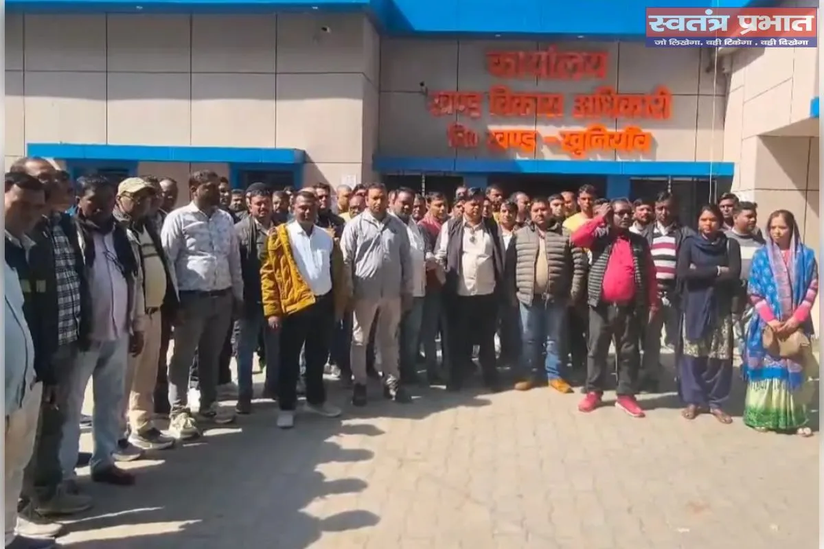 खुनियांव ब्लॉक के रोजगार सेवकों ने बकाया मानदेय  के भुगतान को लेकर किया प्रदर्शन
