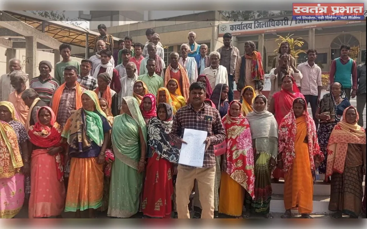 पशुचर की जमीन हड़पने के विरोध में ग्रामीणों  ने किया प्रदर्शन,  ज्ञापन सौंपा
