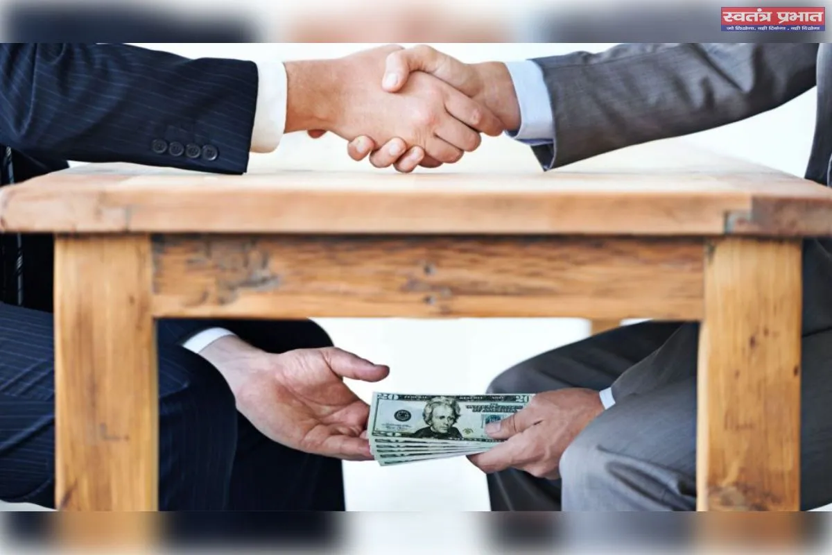 कविता - रिश्वतखोरी-शर्मसार करते रिचार्ज