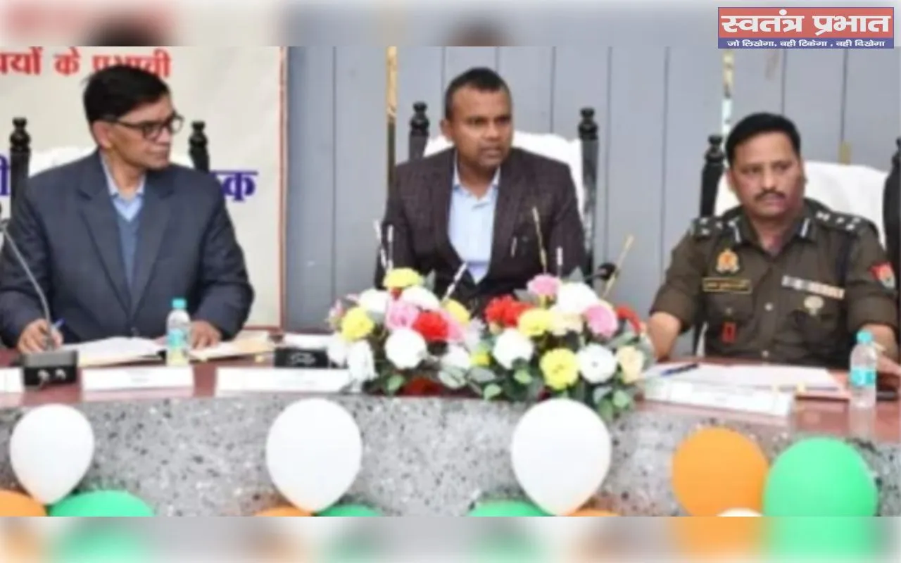 भारत नेपाल सीमा पर मंडल आयुक्त की शक्त नजर प्रशासन को चेताया 