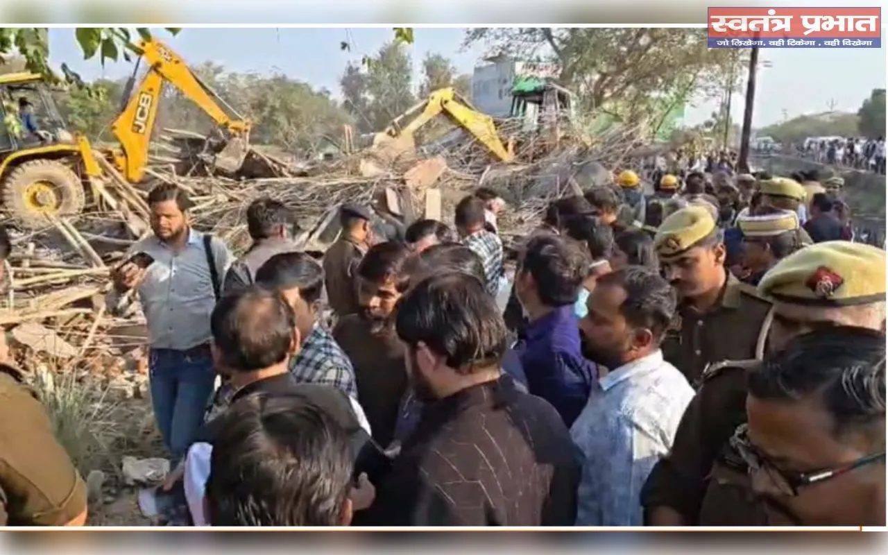फिरोजाबाद में निर्माण बड़ा हादसा: दो मंजिला मकान की छत गिरी, 4 वर्षीय बच्ची की मौत, 12 से अधिक घायल
