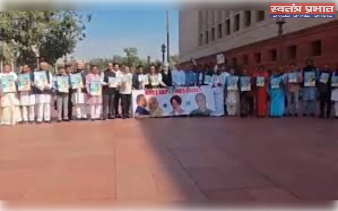 'मोदी-पुरी शर्म करो...' संसद में विपक्षी सांसदों का प्रदर्शन