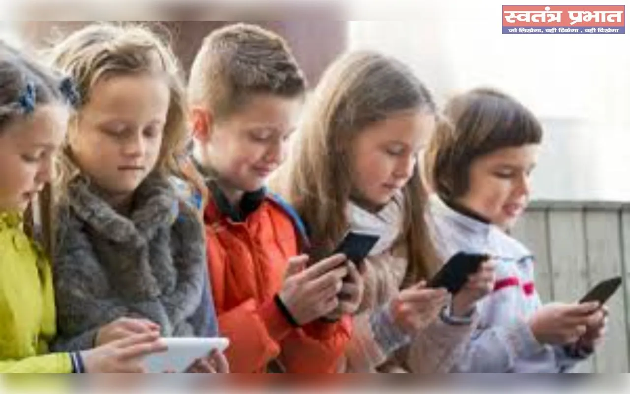 क्या बच्चों को सोशल मीडिया से दूर रखना समाधान है?