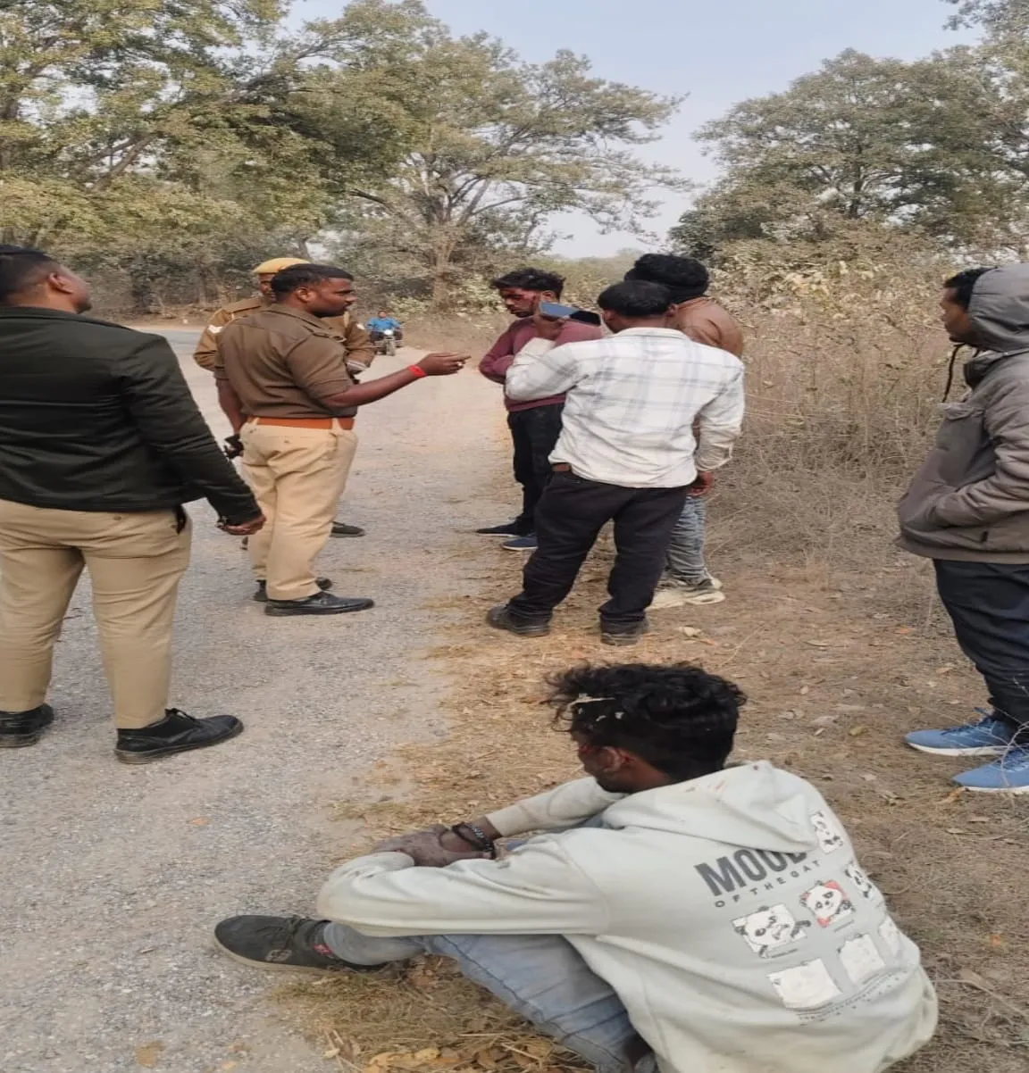 बीजपुर-बखरिहवा मार्ग पर बाइक दुर्घटना, दो युवक गंभीर रूप से घायल