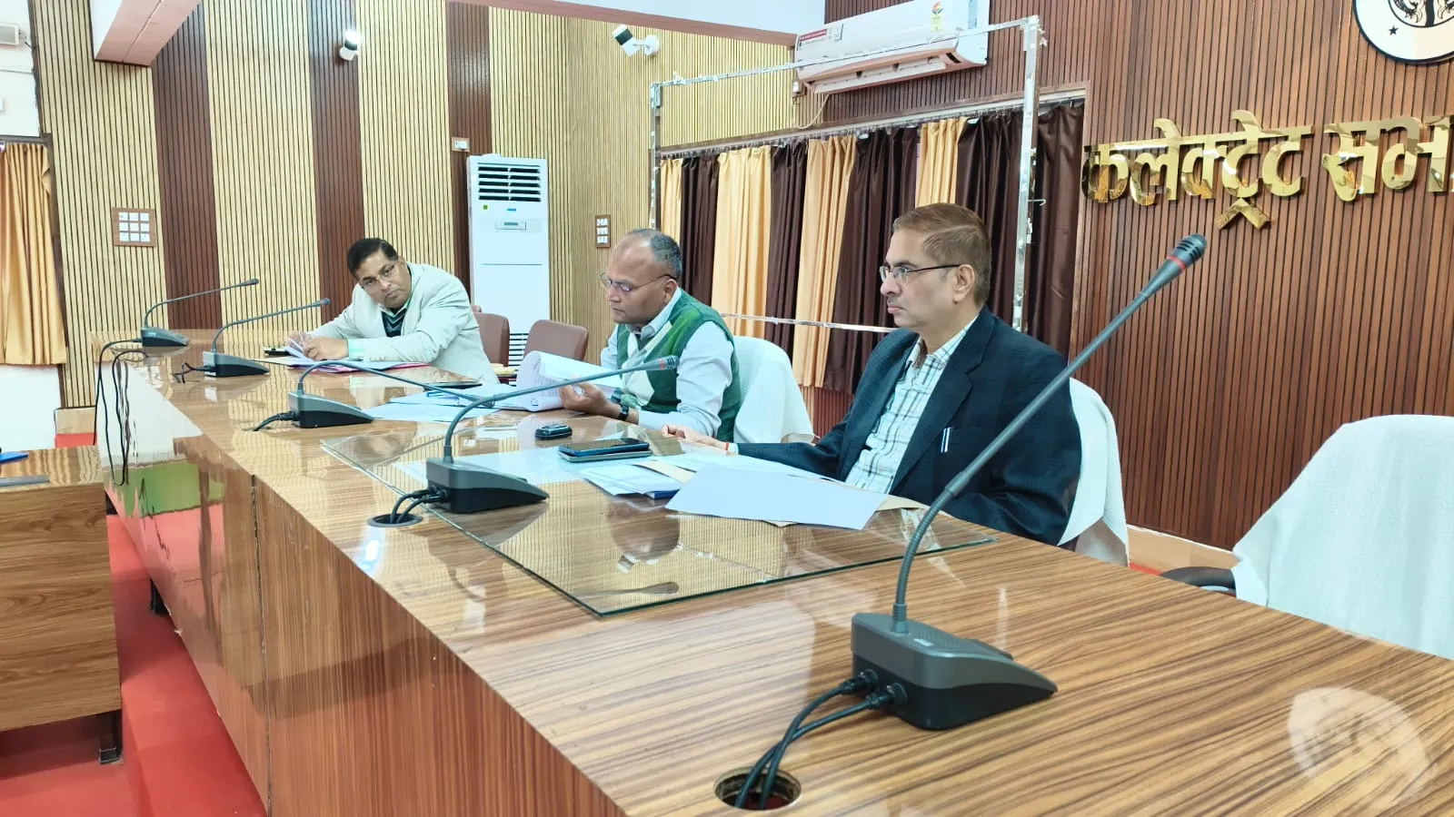 कलेक्ट्रेट सभागार में जिला सतर्कता समिति की बैठक संपन्न, जिलाधिकारी ने दिये संबंधितों को कड़े निर्देश