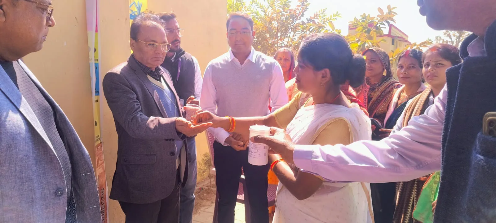 मास ड्रग एडमिनिस्ट्रेशन/आइवरमैक्टिन ड्रग एडमिनिस्ट्रेशन  अभियान का उप जिलाधिकारी ने किया  शुभारम्भ, लोगों को किया जागरूक