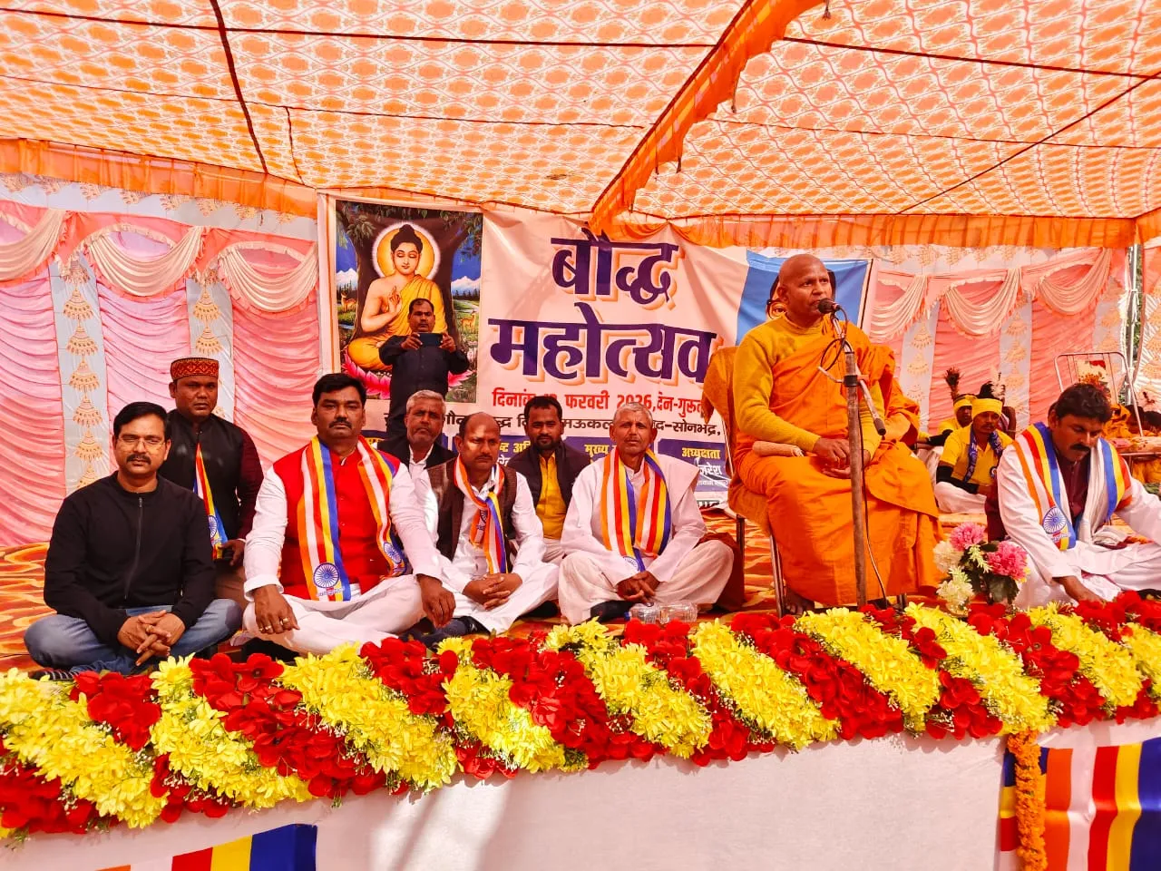 ऐतिहासिक धरती मऊ कला में बौद्ध महोत्सव की धूम बुद्ध और अशोक के आदर्शों से ही बनेगा सशक्त भारत