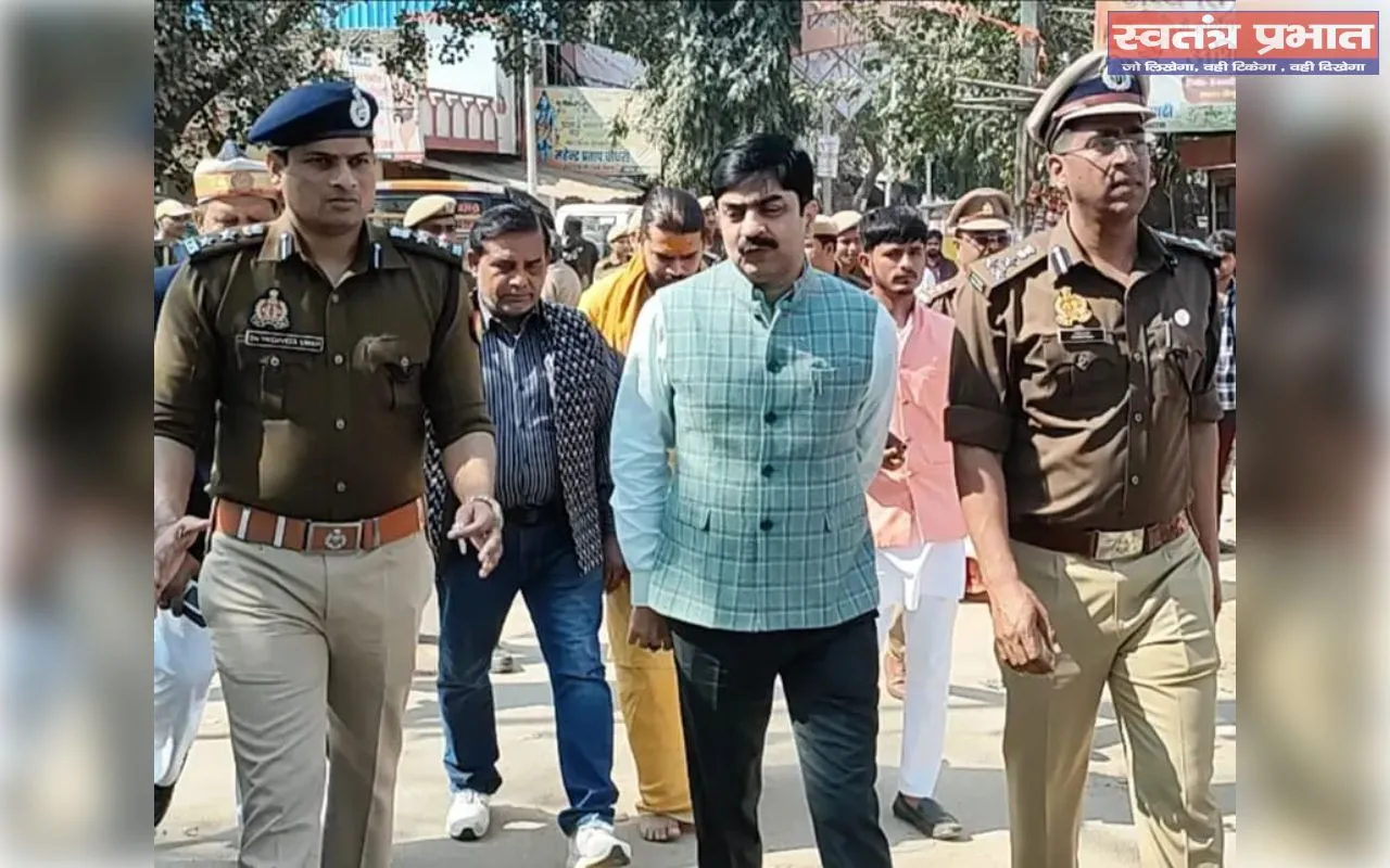 महाशिवरात्रि को लेकर कमिश्नर और डीआईजी ने भद्रेश्वरनाथ मंदिर का किया निरीक्षण