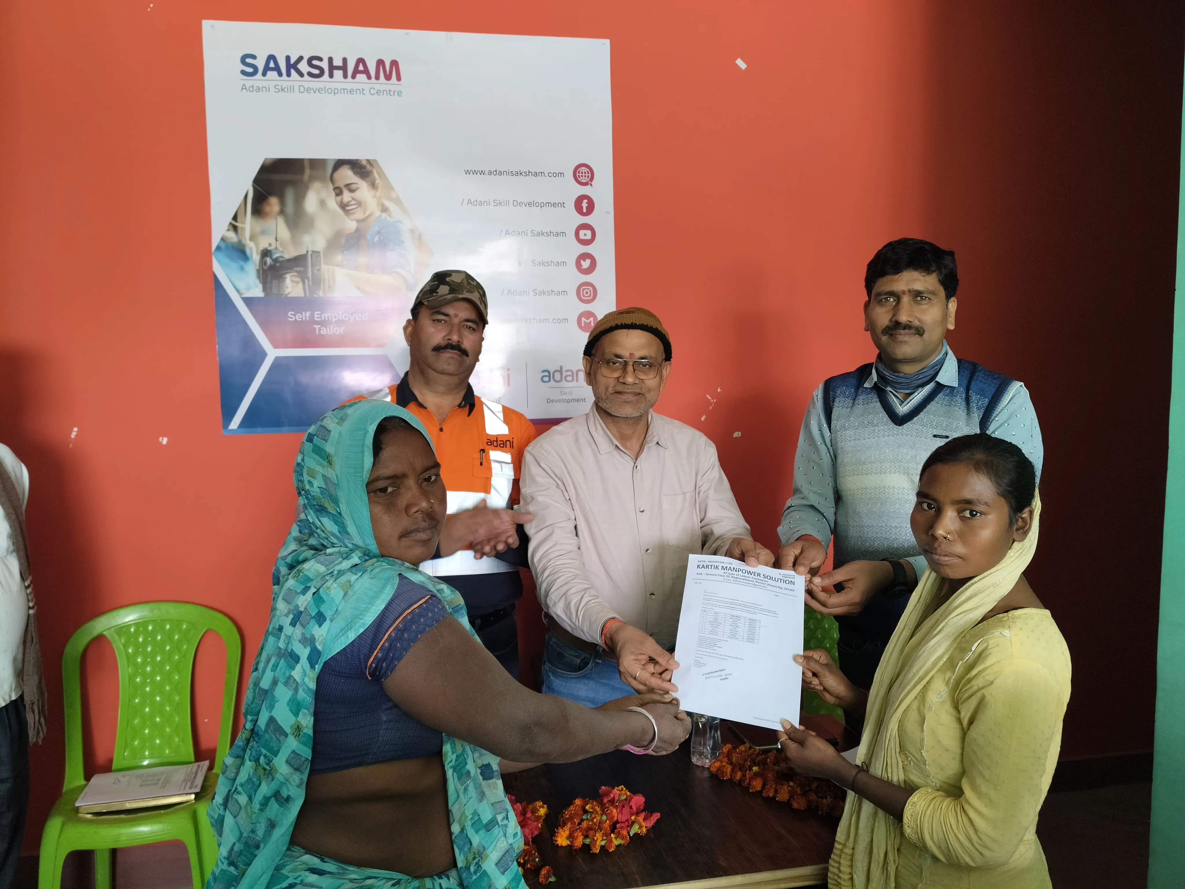 अडाणी कौशल विकास केन्द्र के प्रशिक्षुओं को  मिला नियुक्ति पत्र, रोजगार की बढ़ी संभावनाएं