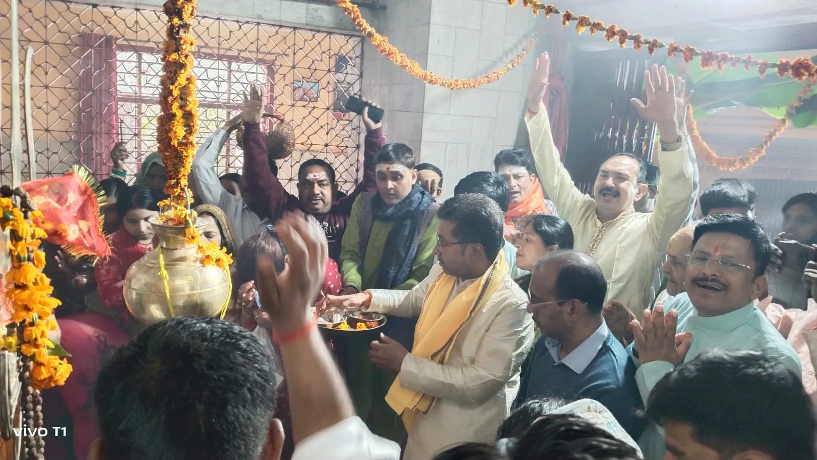 बीजपुर रिहंदेश्वर धाम में उमड़ा आस्था का सैलाब हर-हर महादेव के उद्घोष के बीच निकली भव्य शिव बारात