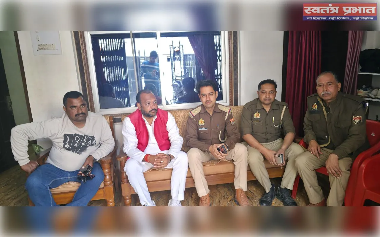 लोकतंत्र की आवाज़ को दबाने की कोशिश कर रही सरकार - डॉ. नीरज त्रिपाठी