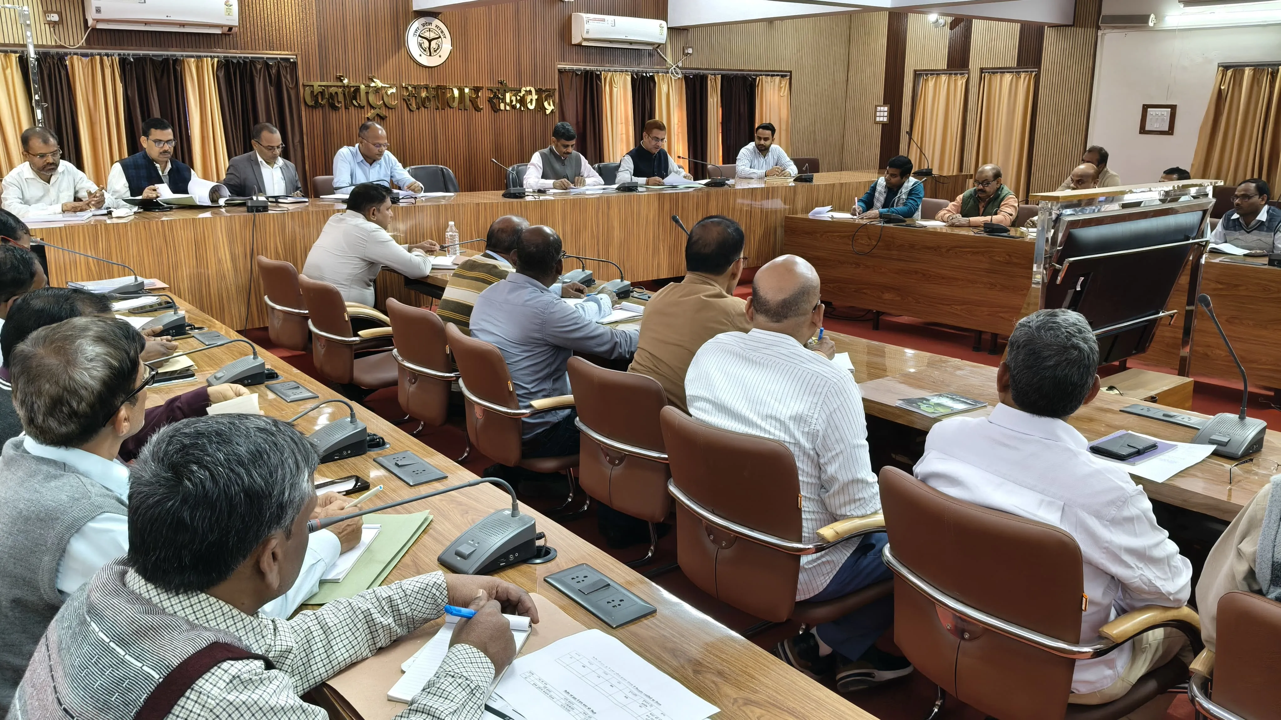 मंडलायुक्त का सोनभद्र दौरा कलेक्ट्रेट और तहसील का औचक निरीक्षण, लंबित मुकदमों पर जताई नाराजगी