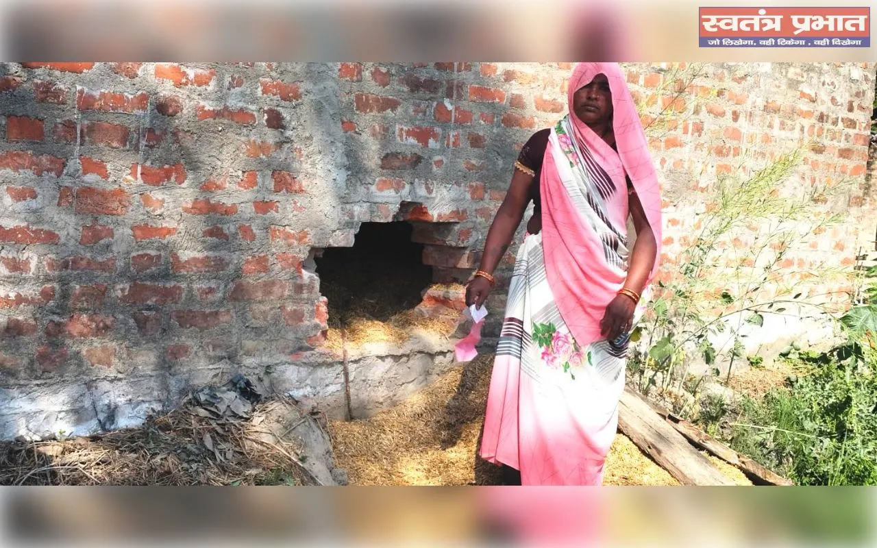 सेंधमारी कर लाखों के जेवरात व कीमती सामान उड़ा ले गये चोर