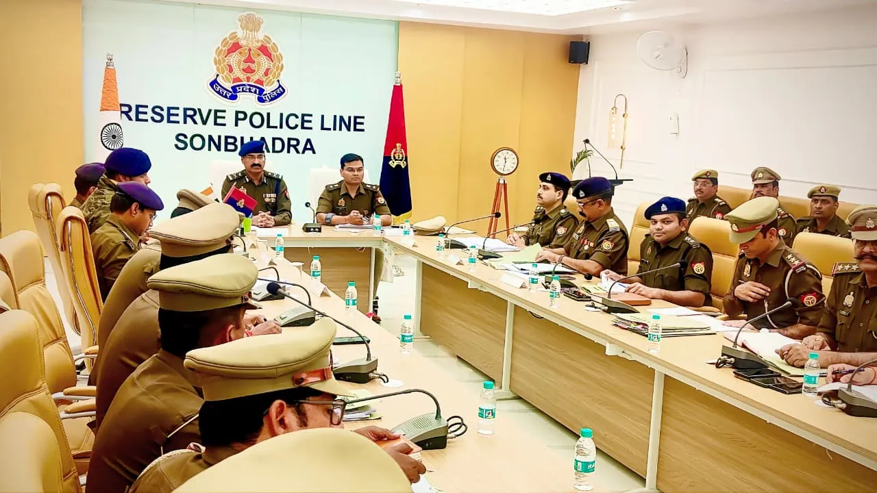 पुलिस महानिरीक्षक मीरजापुर ने किया पुलिस लाइन चुर्क में उच्च स्तरीय समीक्षा बैठक, दिये संबंधितों को सख्त निर्देश