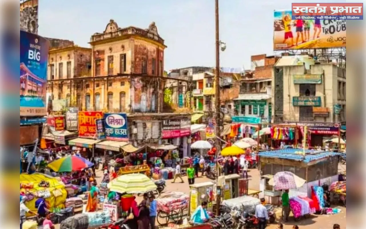 लाल किला बस स्टैंड पर रेहड़ी पटरी वालों का कब्जा अतिक्रमण दे रहा बडे हादसे का न्योता