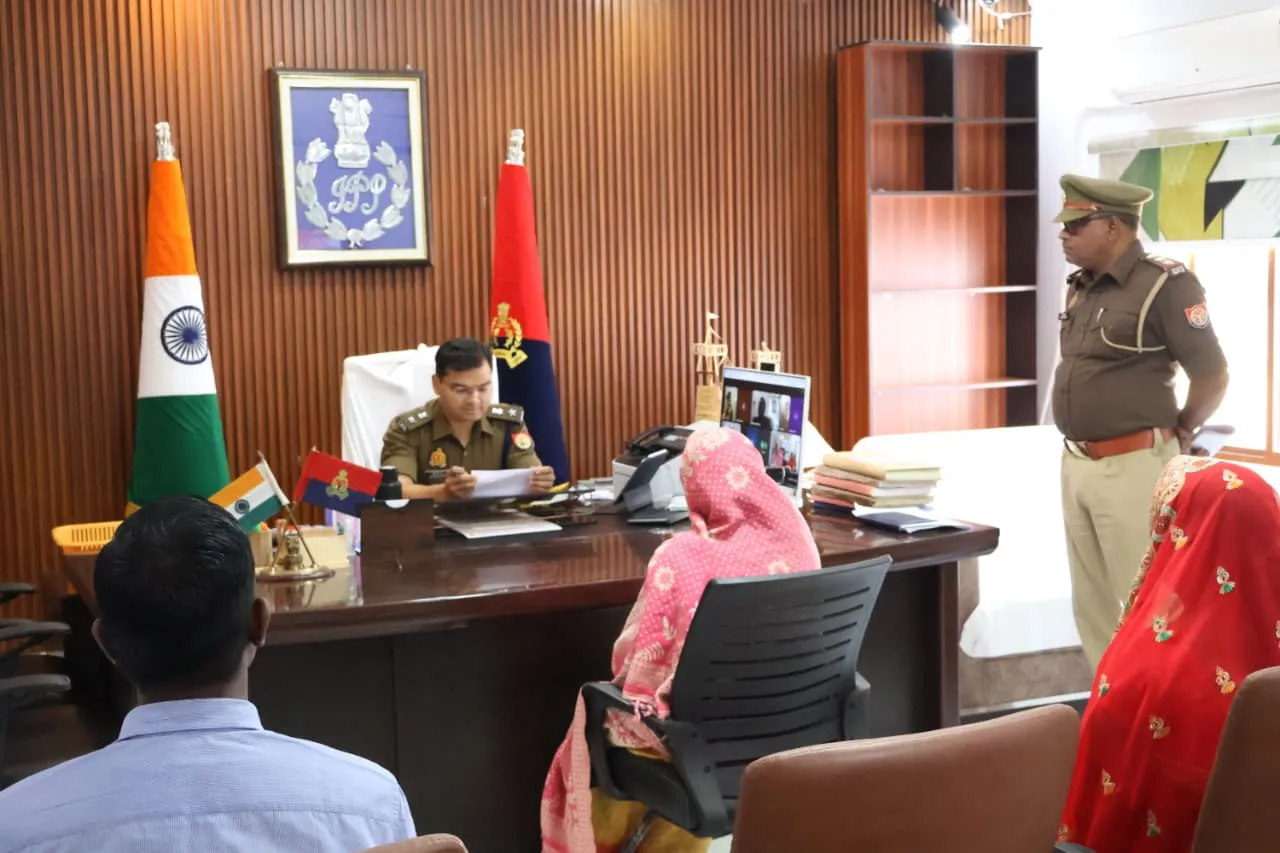 पुलिस अधीक्षक सोनभद्र ने जनता दर्शन में आये जनता की आवाज सुनकर दिए त्वरित एवं प्रभावी निस्तारण के निर्देश- पुलिस अधीक्षक