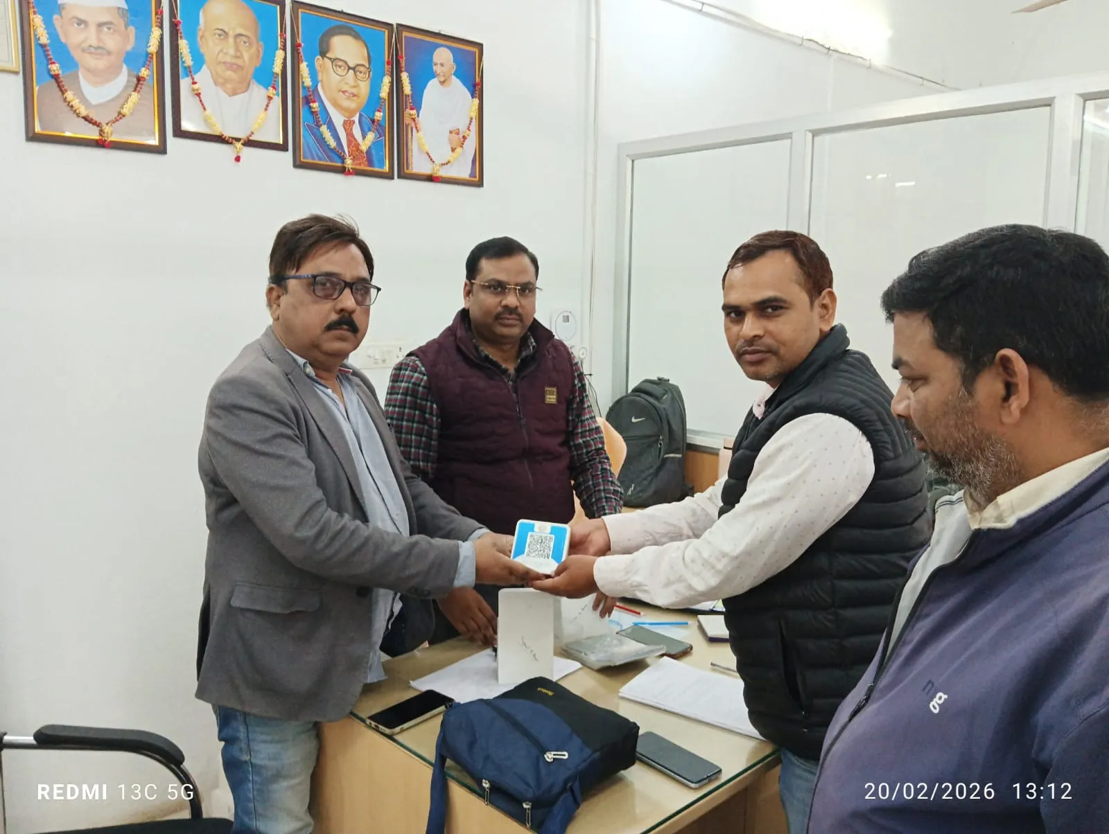 जिला सहकारी बैंक की ओबरा शाखा मे बीपैक्स सचिवो की समीक्षा