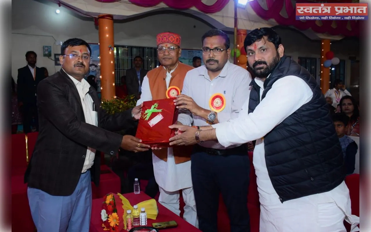 वाइब्रेंट  इंटरनेशनल एकेडमी मड़वानगर में आयोजित हुआ भव्य वार्षिक उत्सव कार्यक्रम