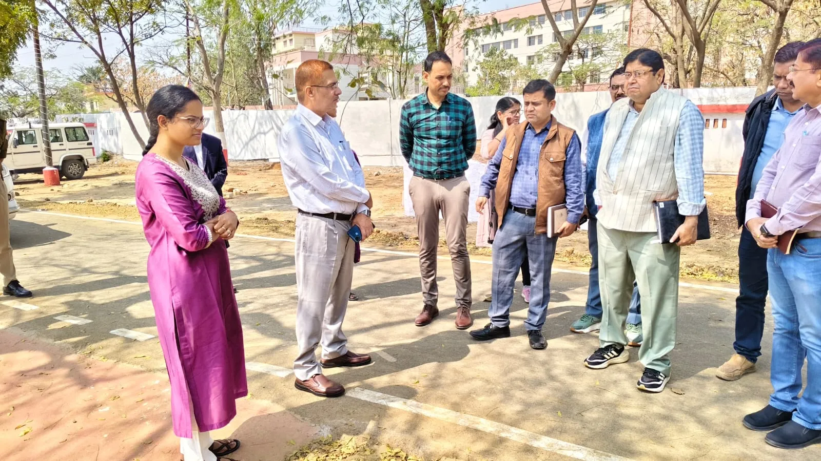 जनपद में राज्यपाल के सम्भावित दौरे को लेकर जिलाधिकारी व पुलिस अधीक्षक ने कार्यक्रम स्थल का  लिया जायजा, संबंधितों को दिये आवश्यक दिशा निर्देश