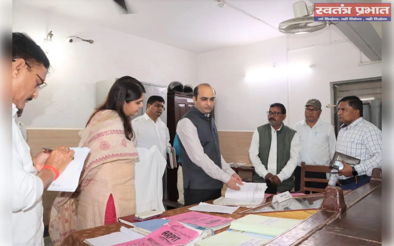 जिलाधिकारी के तहसील सदर के सघन निरीक्षण से अधिकारियों-कर्मचारियों में मचा हड़कंप