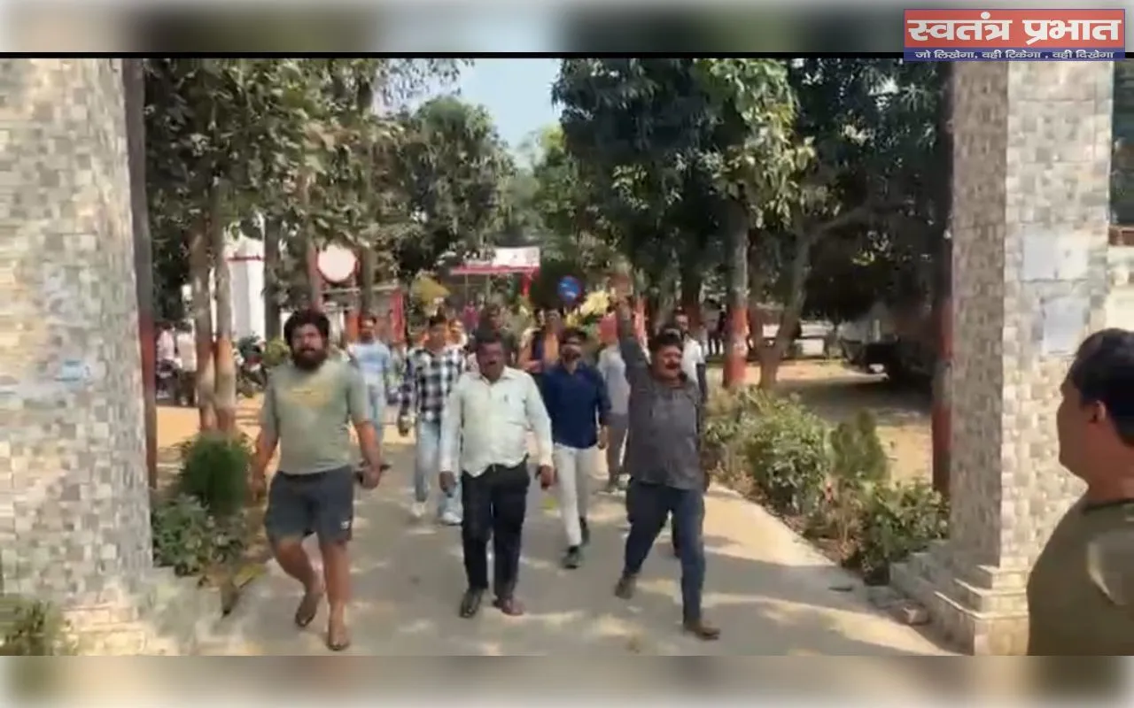 एक बार पुन  हरैया थाना परिसर में लगाया गया जिंदाबाद मुर्दाबाद के नारे पुलिस मूकदर्शक बनी