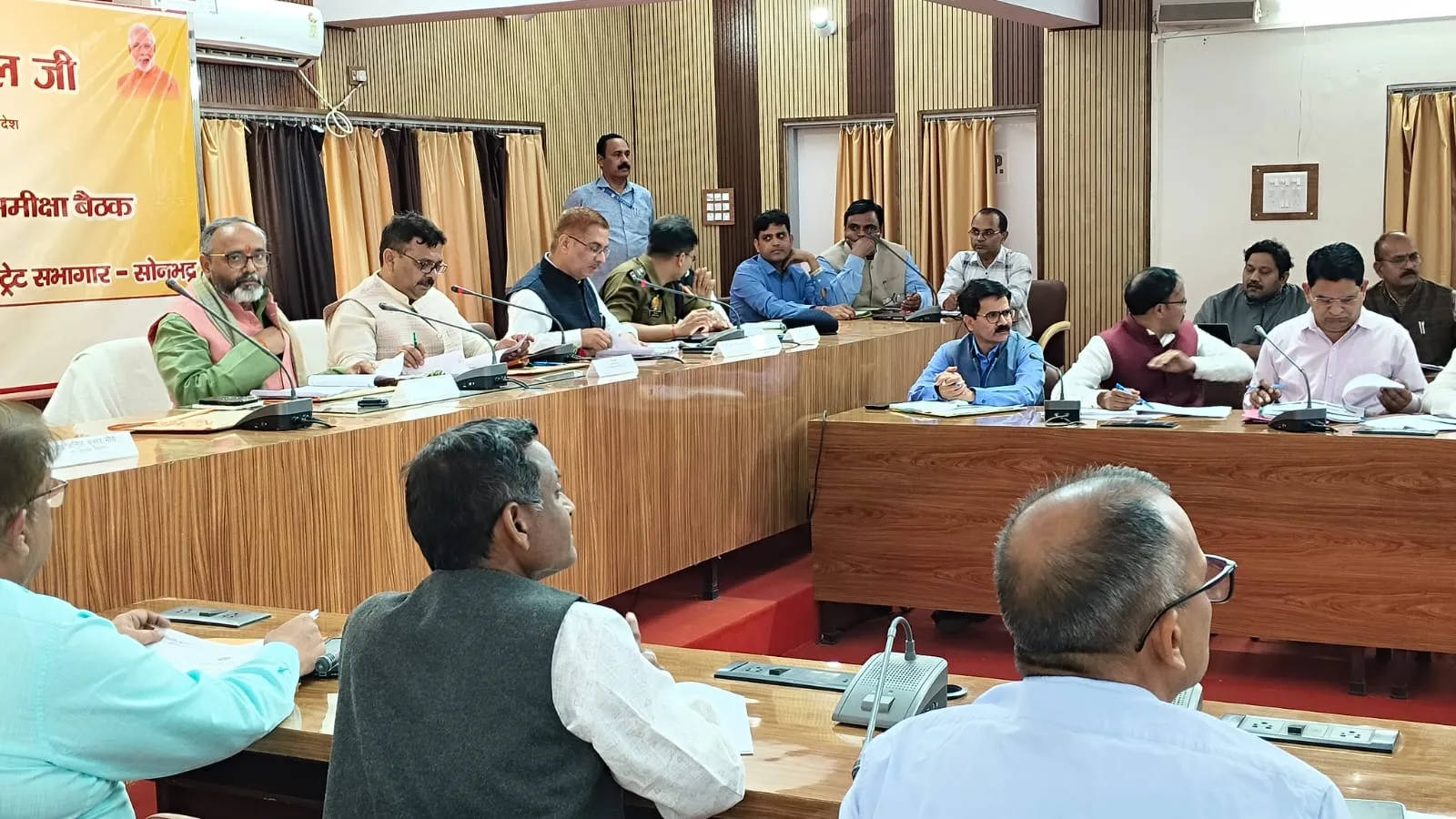 2047 तक विकसित भारत के निर्माण हेतु सभी विभाग समन्वय स्थापित कर नवाचार अपनाएं और जनकल्याणकारी योजनाओं का प्रभावी क्रियान्वयन करें सुनिश्चित- प्रभारी मंत्री