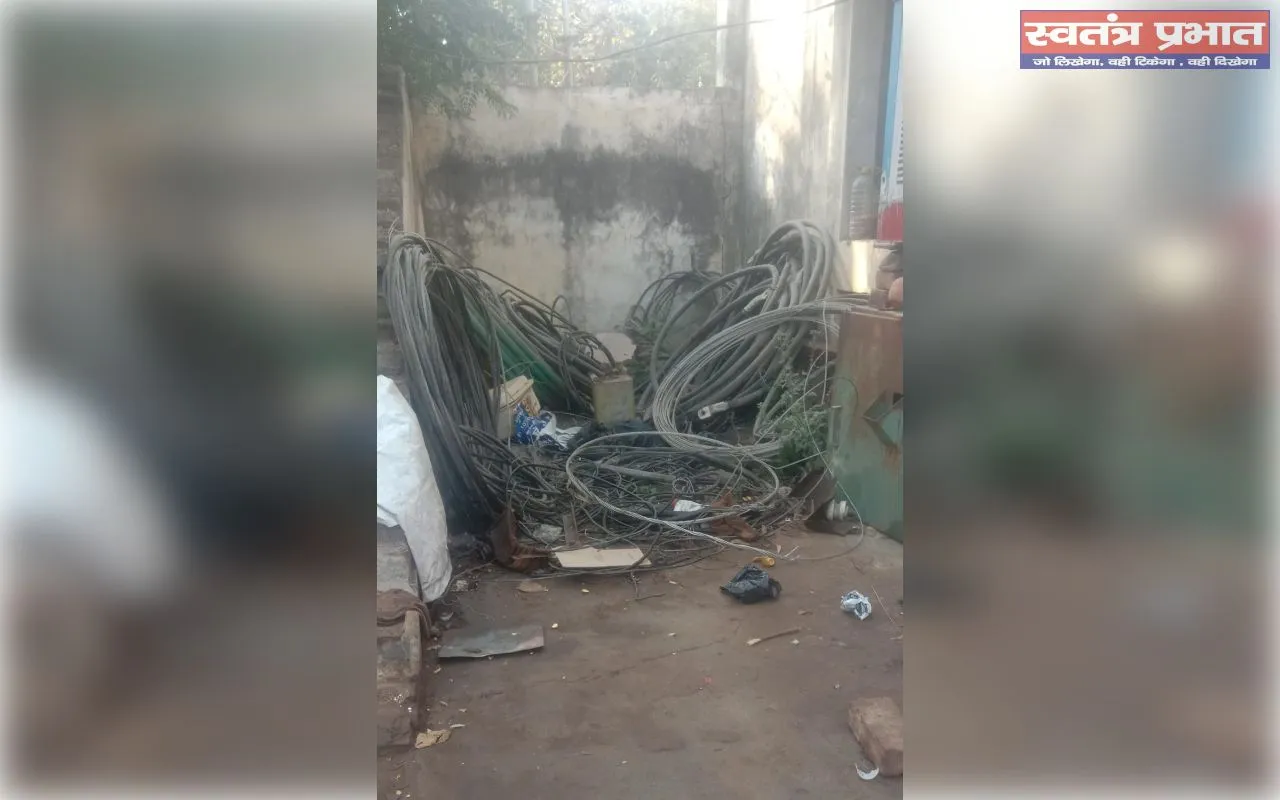 उपकेंद्र में बिजली उपकरणों की घोर अनदेखी