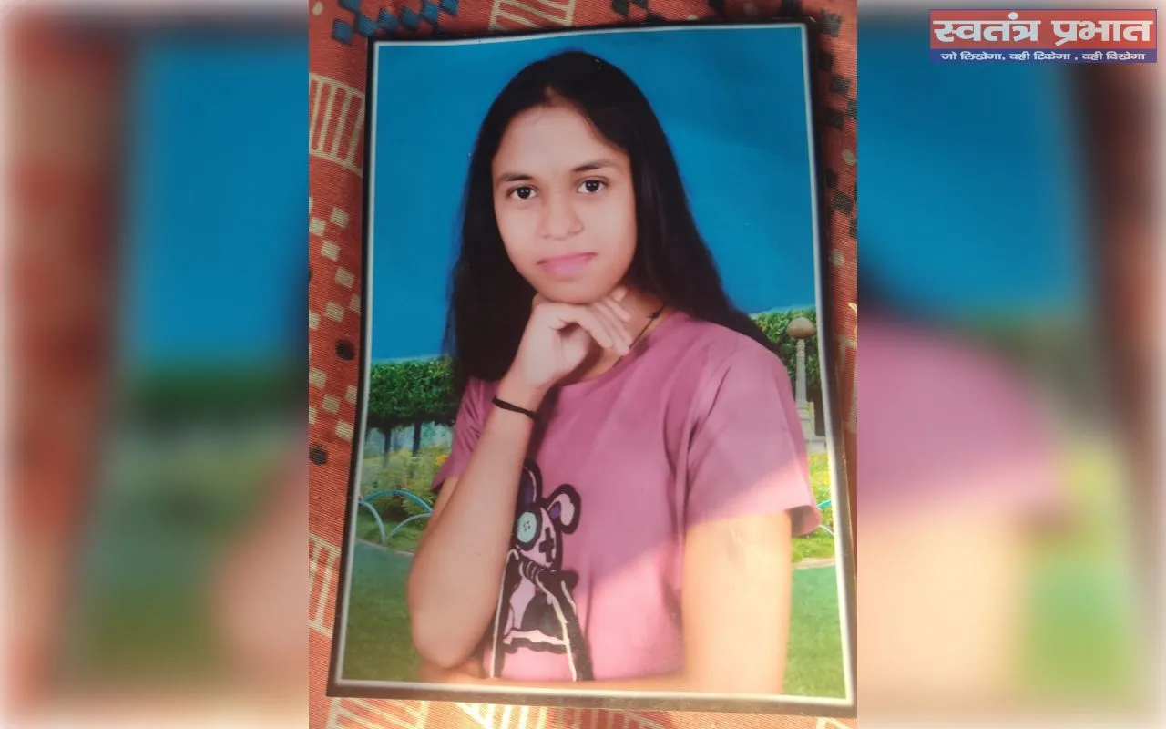 संदिग्ध हालात में फंदे से लटका मिला छात्रा का शव,कोहराम 