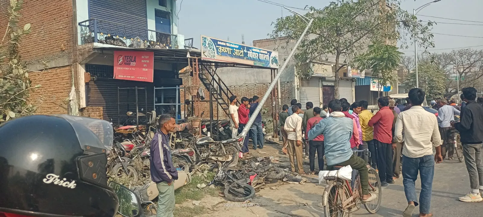 खड्डा : भीषण सड़क हादसा, कई वाहन क्षतिग्रस्त; राहगीर बाल-बाल बचे