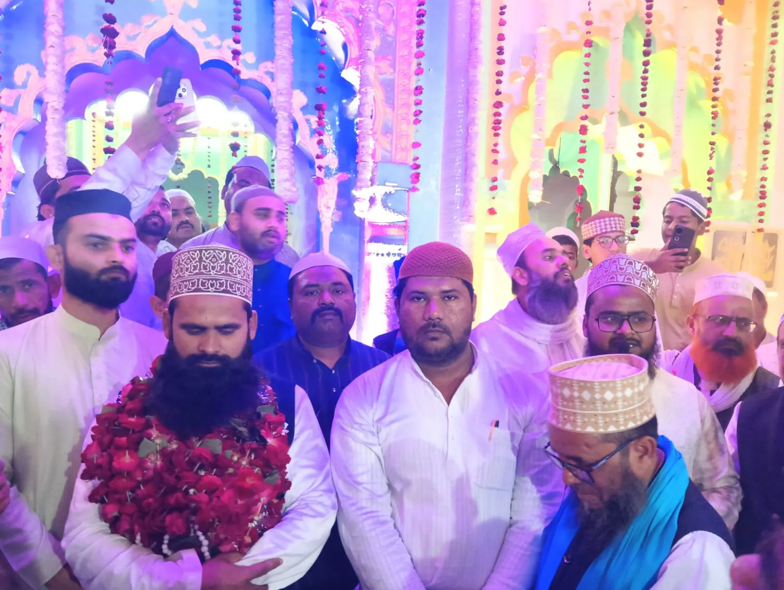 नैनी जामा मस्जिद ईदगाह में सात दिन की तरावीह मुकम्मल, हजारों नमाजियों की रही शिरकत।