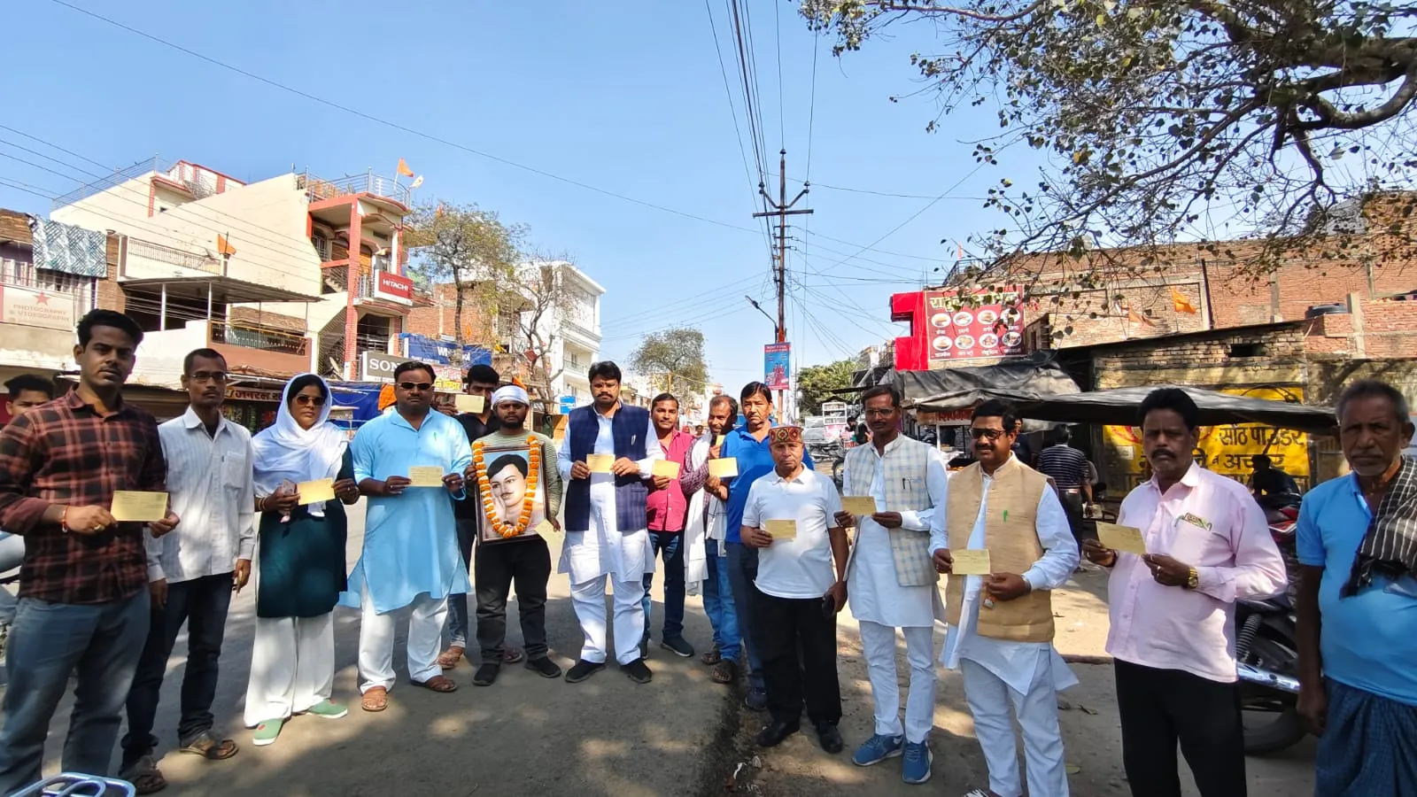 आजाद की शहादत पर ओबरा में गूंजी देशभक्ति आनंद पटेल दयालु ने उठाई क्रांतिकारियों के पाठ्यक्रम की मांग, भ्रष्टाचार पर भी साधा निशाना