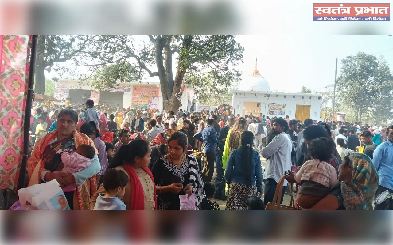 आस्था का पर्व महाशिवरात्रि धूमधाम के साथ मनाया गया श्रद्धालुओं ने किया जलाभिषेक 