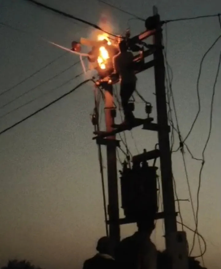 लापरवाही की भेंट चढ़ा एक और संविदा कर्मी, करंट लगने से दर्दनाक मौत