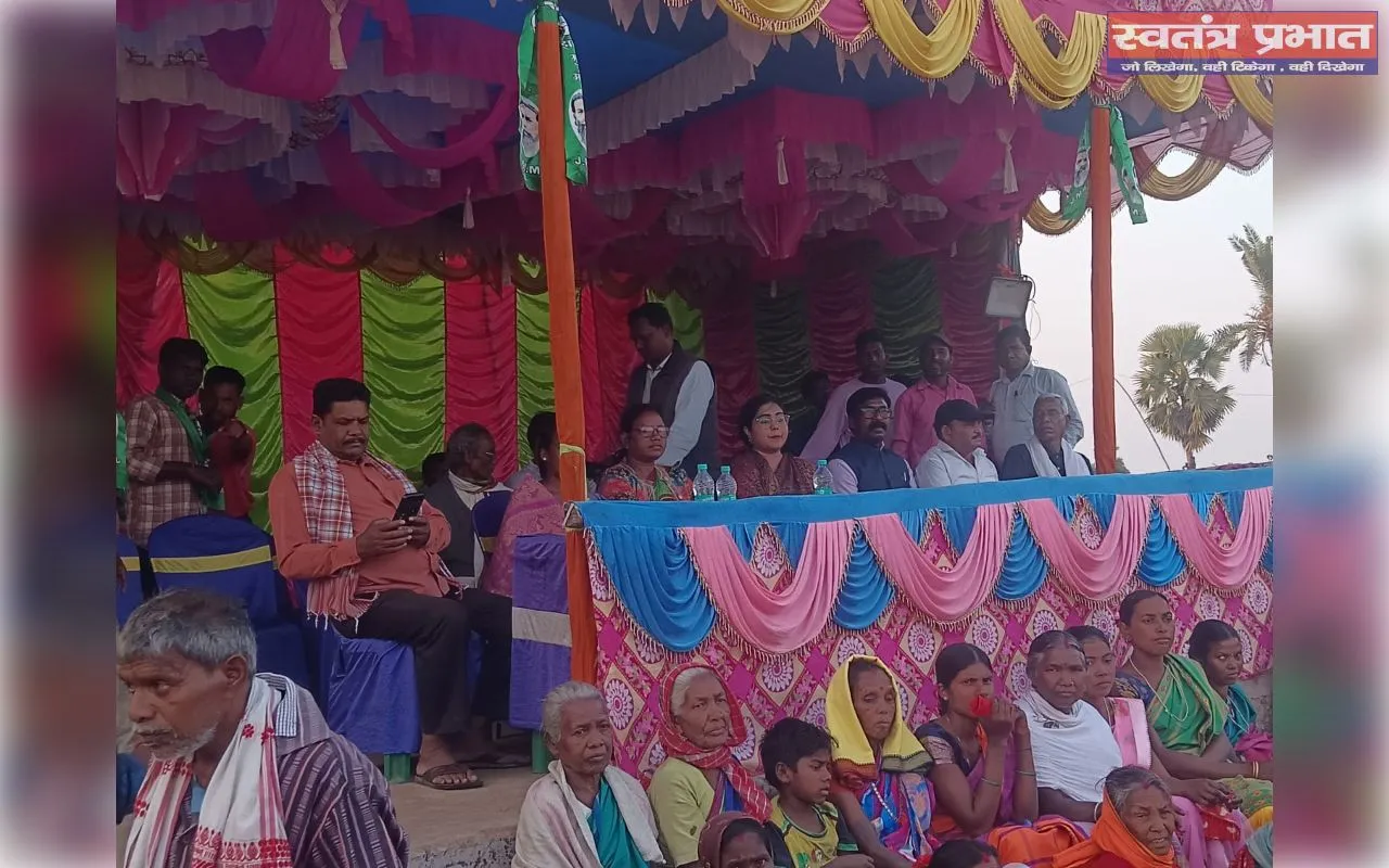 फुटबॉल प्रतियोगिता के फ़ाइनल में पहुंची झामुमो केंद्रीय कमेटी सदस्य उपासना मरांडी