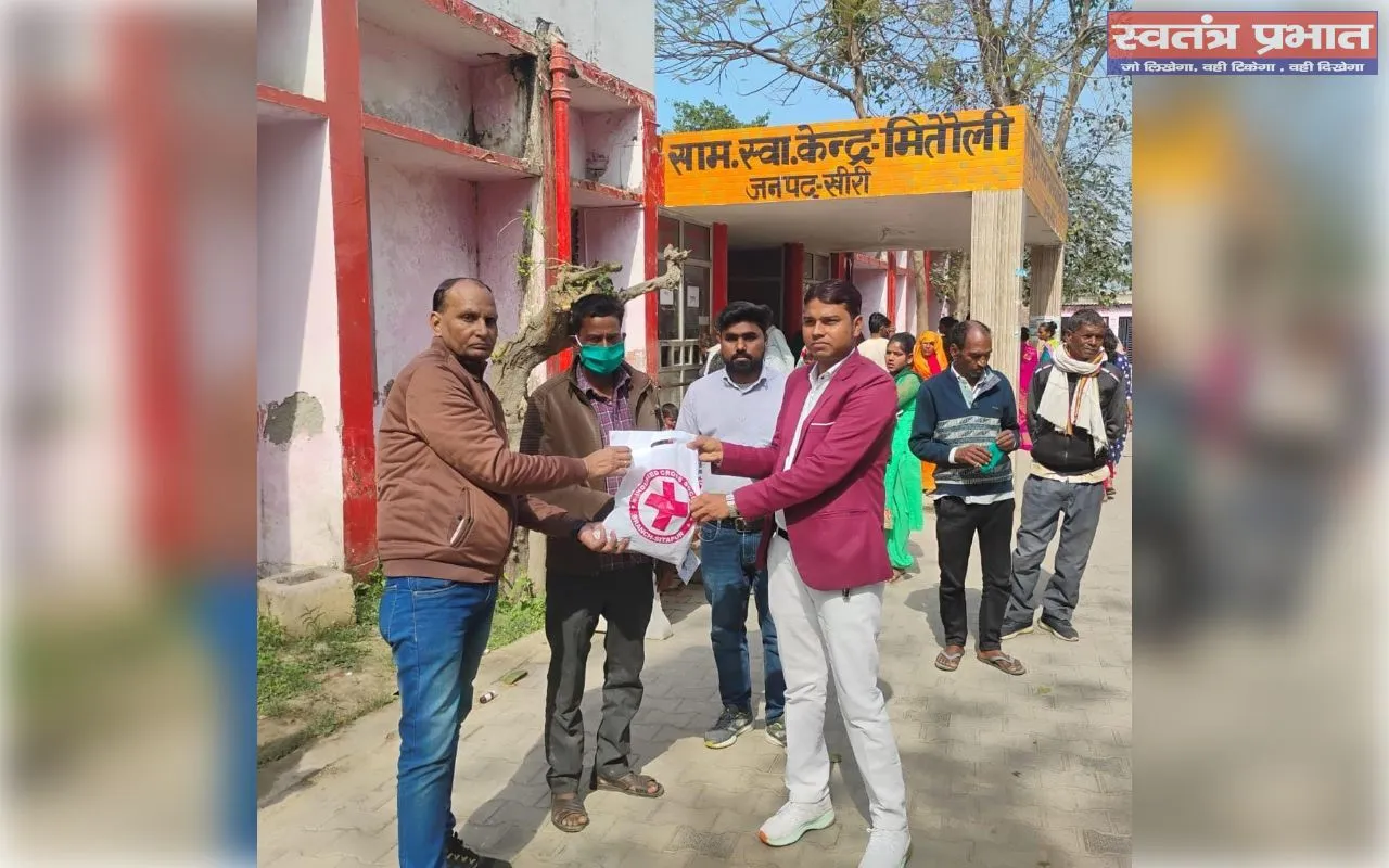 मितौली  सी. एच. सी. में 10 टीबी मरीजों को गोद लेकर बांटी गई पोषण पोटली