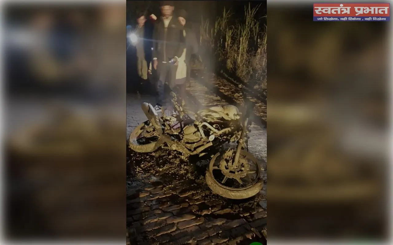 काशीपुर उत्तराखंड से शादी में आए व्यक्ति की चलती बाइक में लगी आग