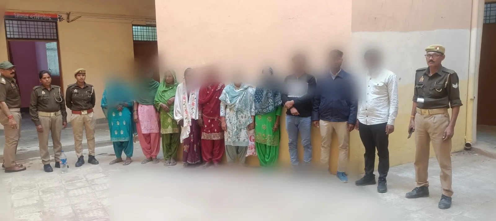 पॉक्सो  एक्ट के आरोपी को छुड़ाने थाने पहुंचे लोग ,हंगामा करने वाले दस लोगों का चालान,  जिसमे महिला पुरुष शामिल