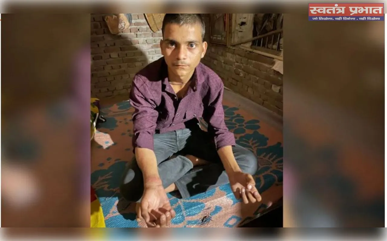 आगरा में छात्र पर पुलिसिया कहर: रिश्वत न देने पर थर्ड डिग्री, हाथ टूटा तो छूटी परीक्षा 