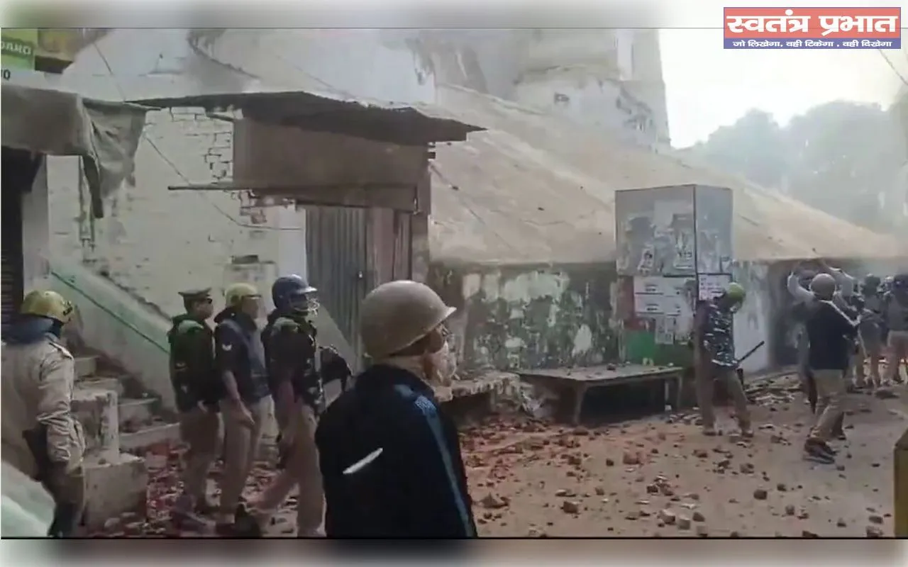 संभल हिंसा मामला: हाईकोर्ट ने पुलिसकर्मियों पर केस दर्ज करने के निचली अदालत के आदेश पर लगाई रोक पूर्व सीओ अनुज चौधरी और संभल कोतवाली ...