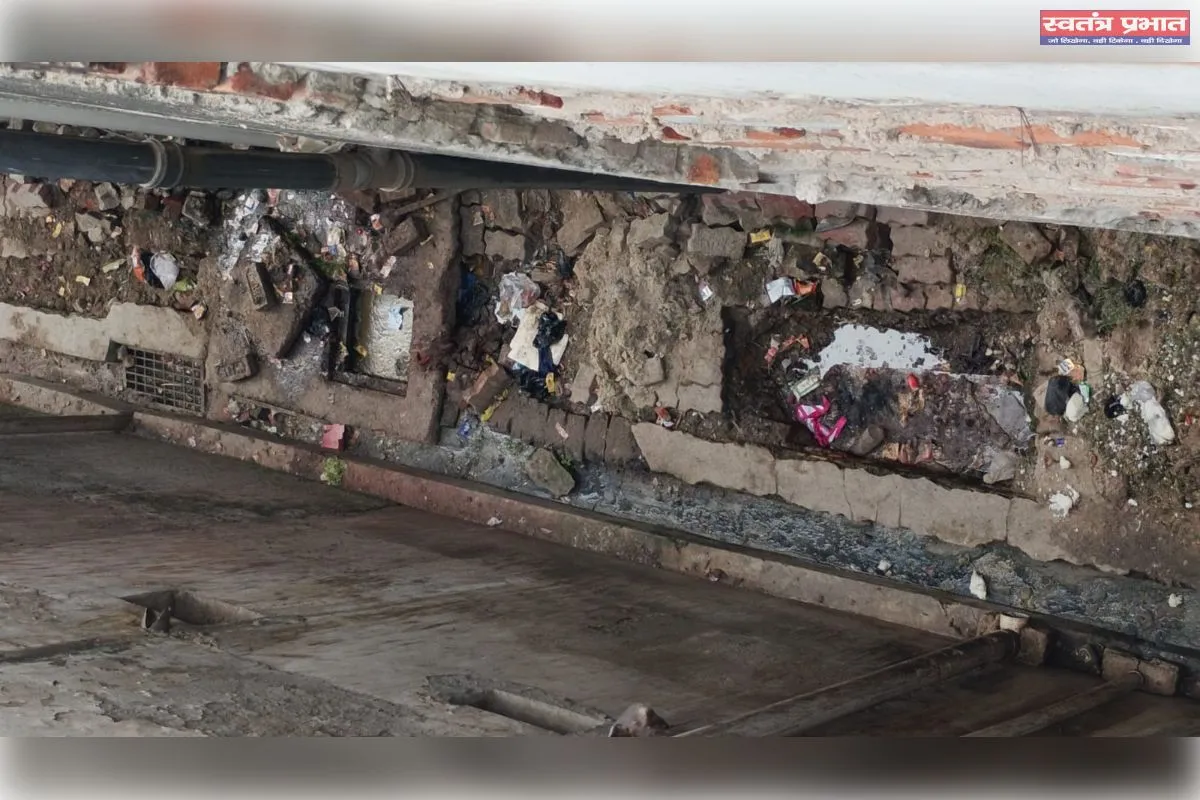 लखनऊ सीवर चोक और गंदगी से त्रस्त ब्रह्म नगर के लोग, नगर निगम पर लापरवाही का आरोप