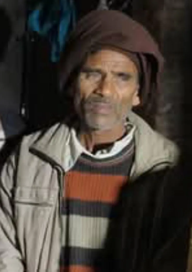 पेड़ की डाल गिरने से व्यक्ति की मौत