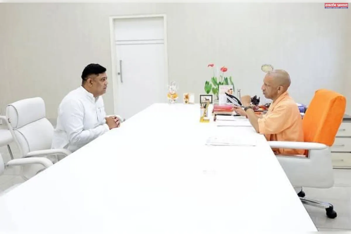 जिला अध्यक्ष सुधांशु शुक्ला ने मुख्यमंत्री योगी आदित्यनाथ से की महत्वपूर्ण मुलाकात