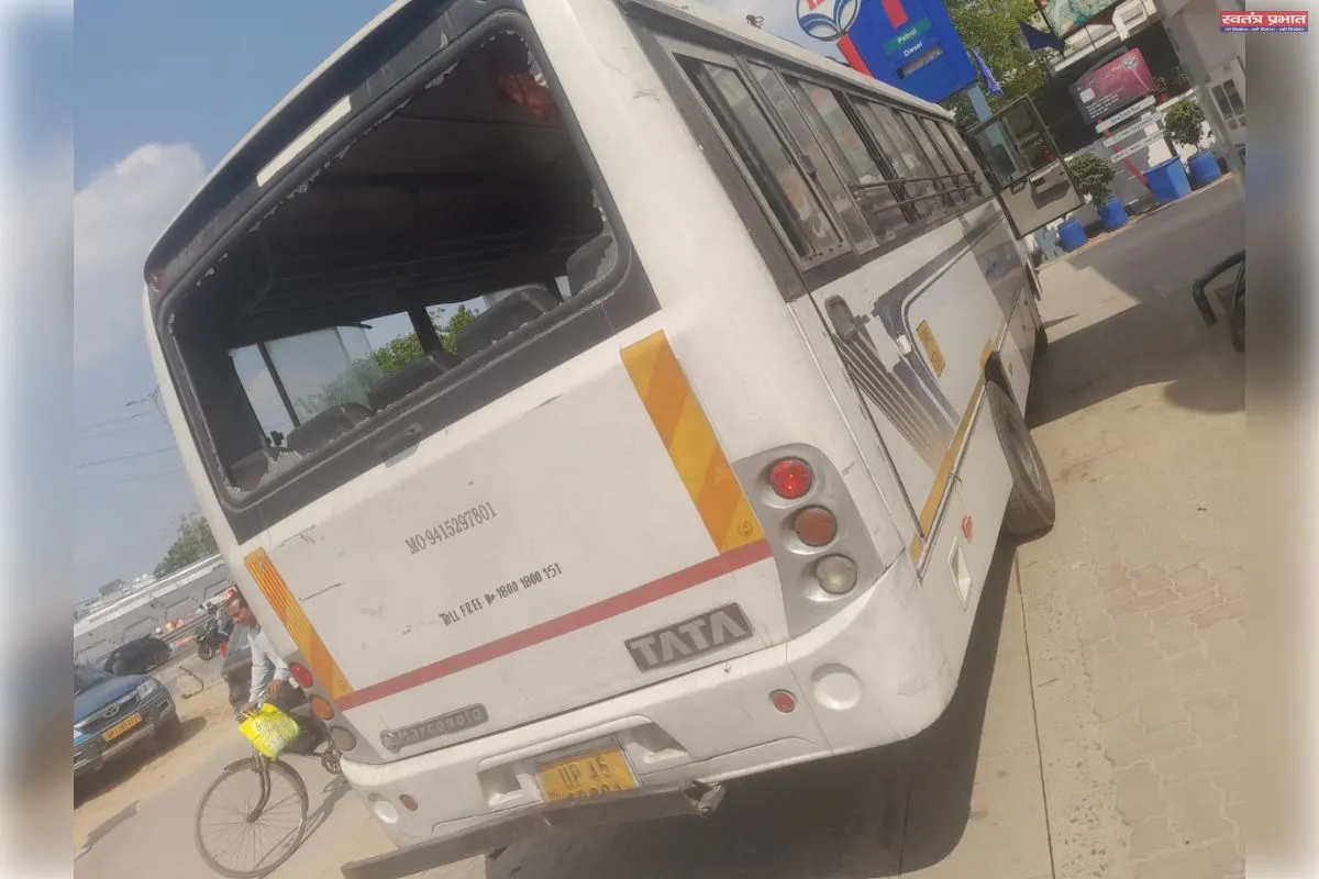 बस रोककर बस कंडक्टर से मारपीट, जान से मारने की धमकी