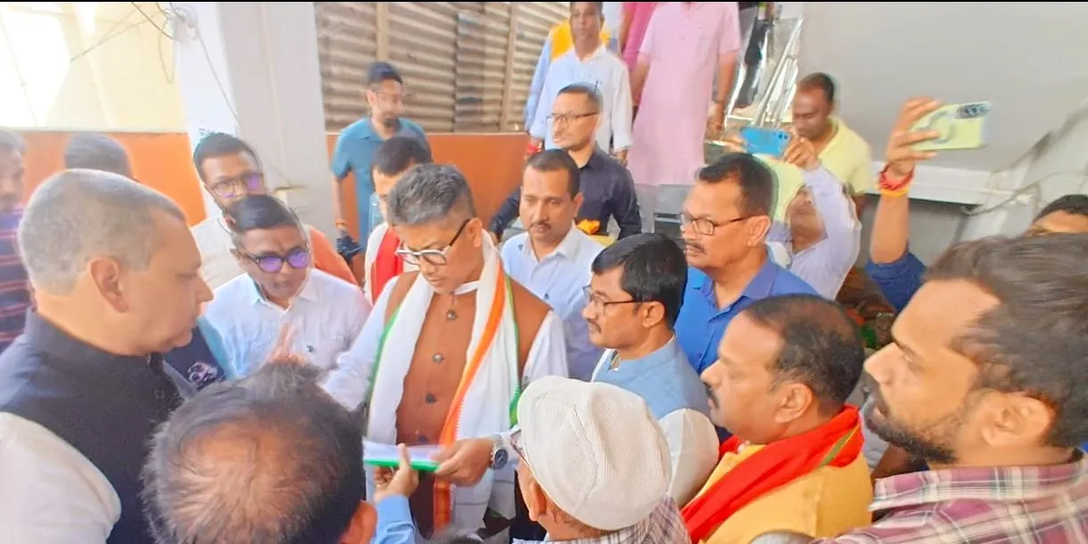 चाय जनजाति की जाति/पदवी संबंधी समस्याओं के लेकर मंत्री पीयूष हजारिका को सीधे ज्ञापन सौंपा