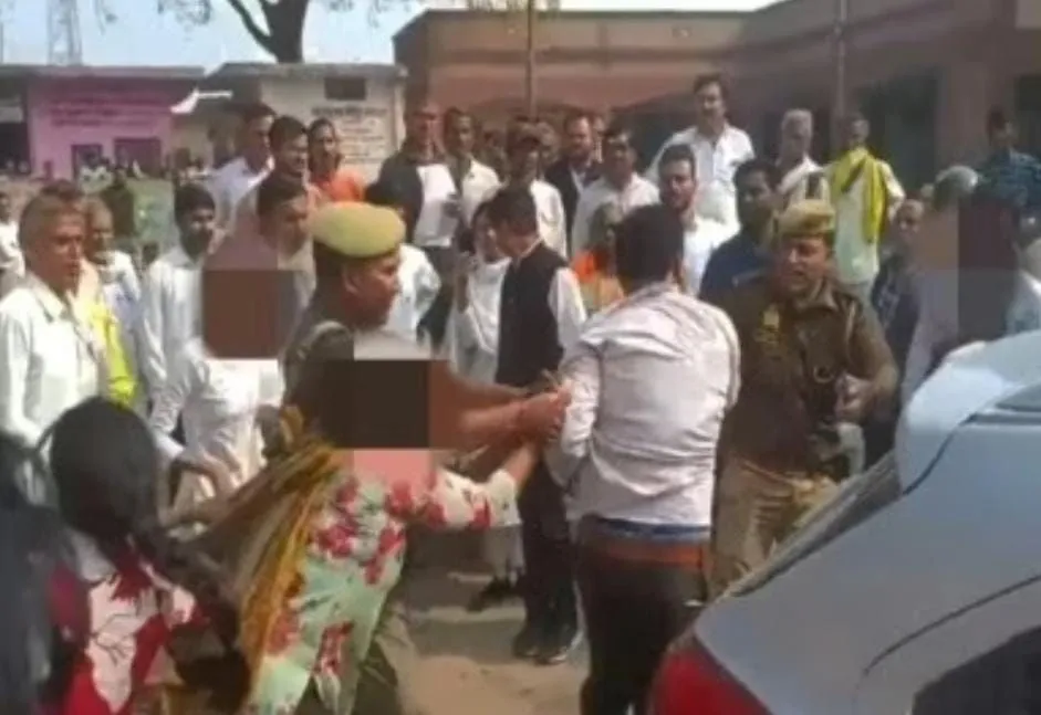 कानपुर में दुष्कर्म का आरोप लगा महिलाओं ने चप्पलों से की वैज्ञानिक की पिटाई, रिपोर्ट दर्ज 