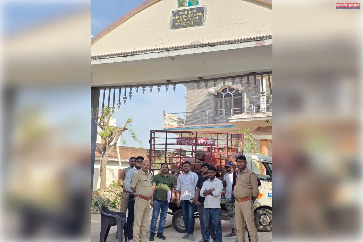 आकांक्षा गैस एजेंसी पर ब्लैक मार्केटिंग में 42 सिलेंडर मिले