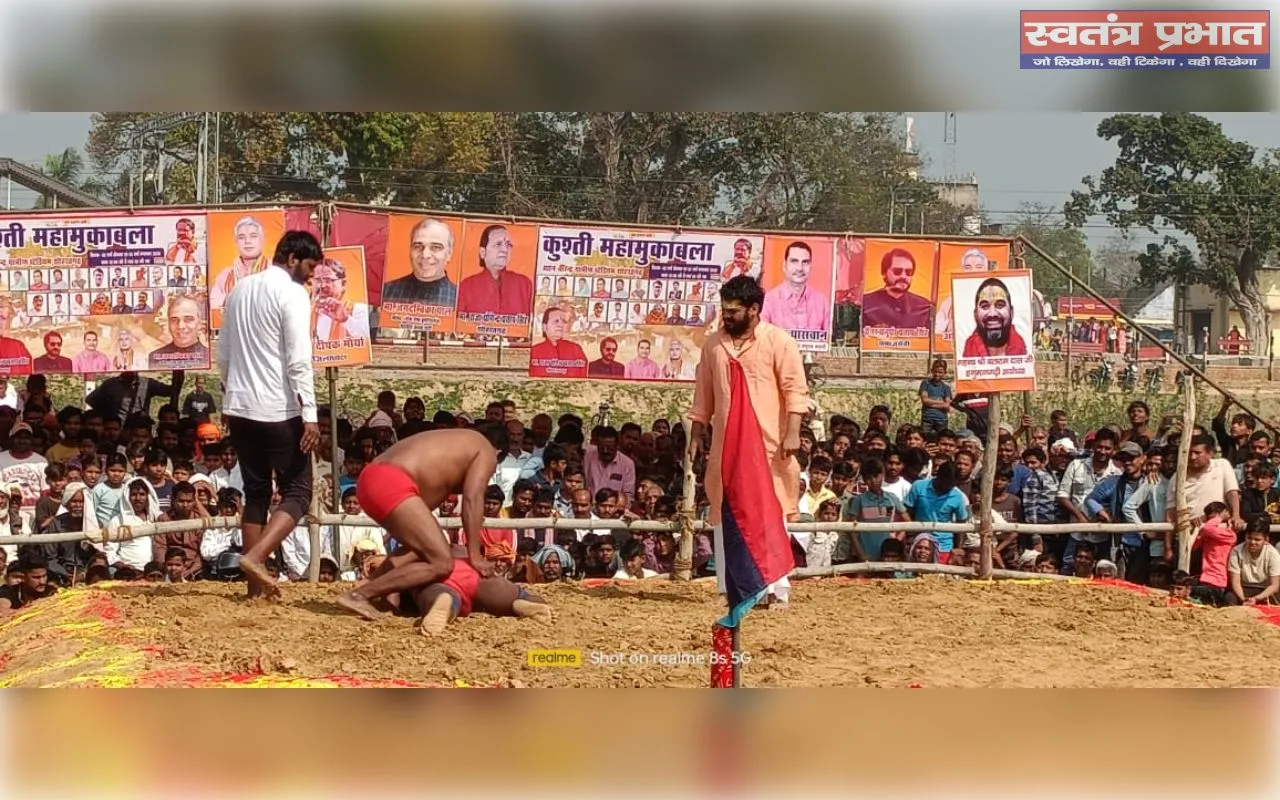 पंजाब के विक्की पहलवान ने आगरा के  सूरज  पहलवान को आसमान दिखाया