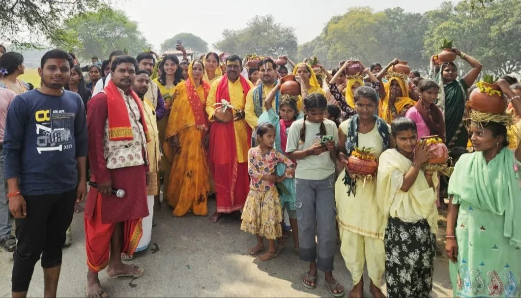 सात दिवसीय श्री शतचंडी महायज्ञ केलिए  भव्य कलश शोभायात्रा निकाली गई 
